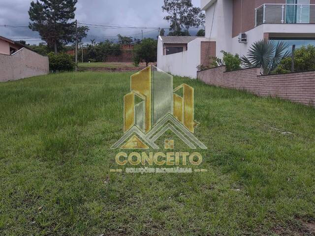 #T 004 - Terreno em condomínio para Venda em Águas de São Pedro - SP
