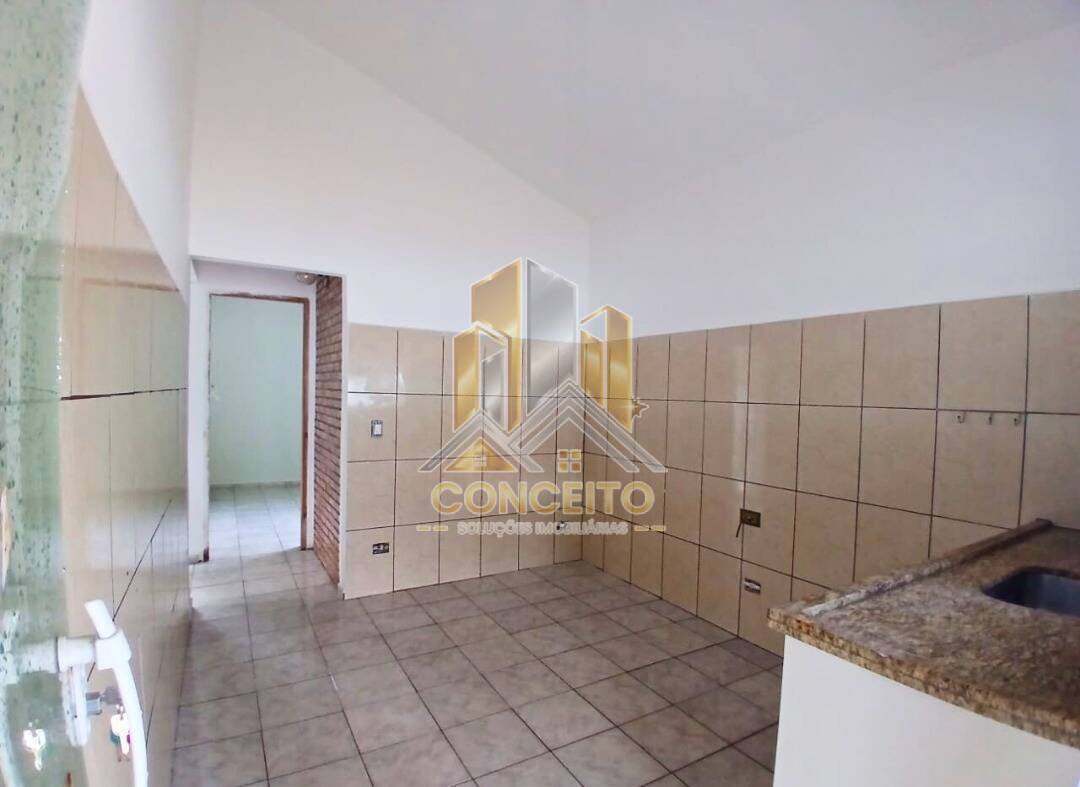Casa à venda com 2 quartos, 70m² - Foto 3