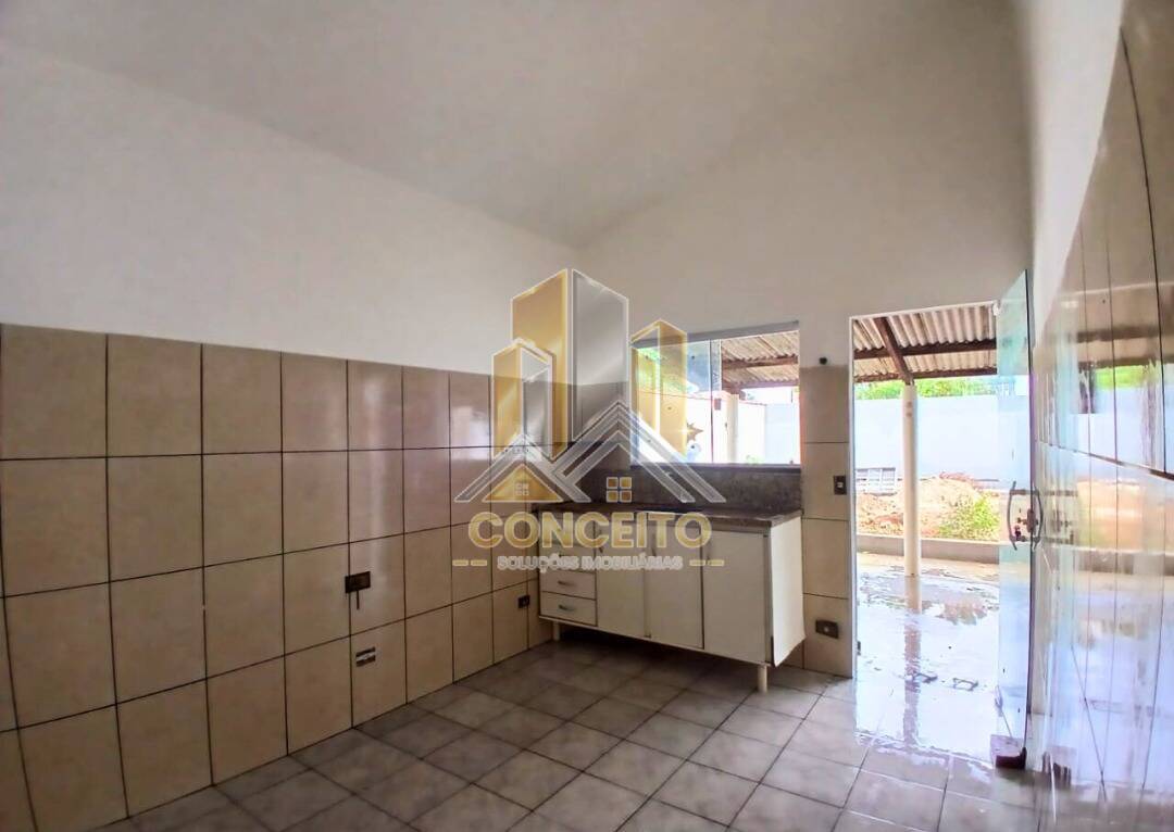 Casa à venda com 2 quartos, 70m² - Foto 2